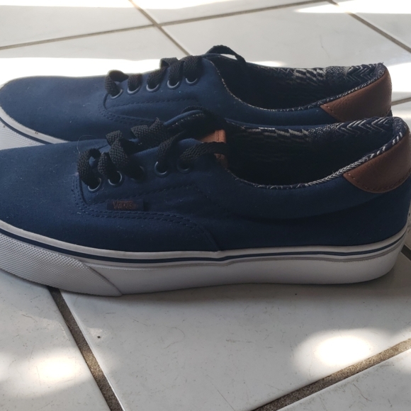 Shoes - Picture 2 of 4